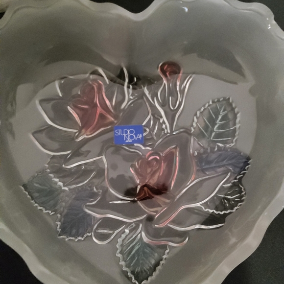 Frosted Covered Heart Shape Glass Trinket Box Studio Nova - Picture 4 of 7